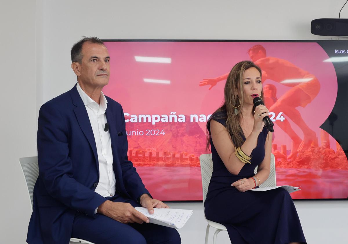 Imagen principal - Canarias se promociona en la Puerta del Sol como un destino no apto para quien no lo cuide