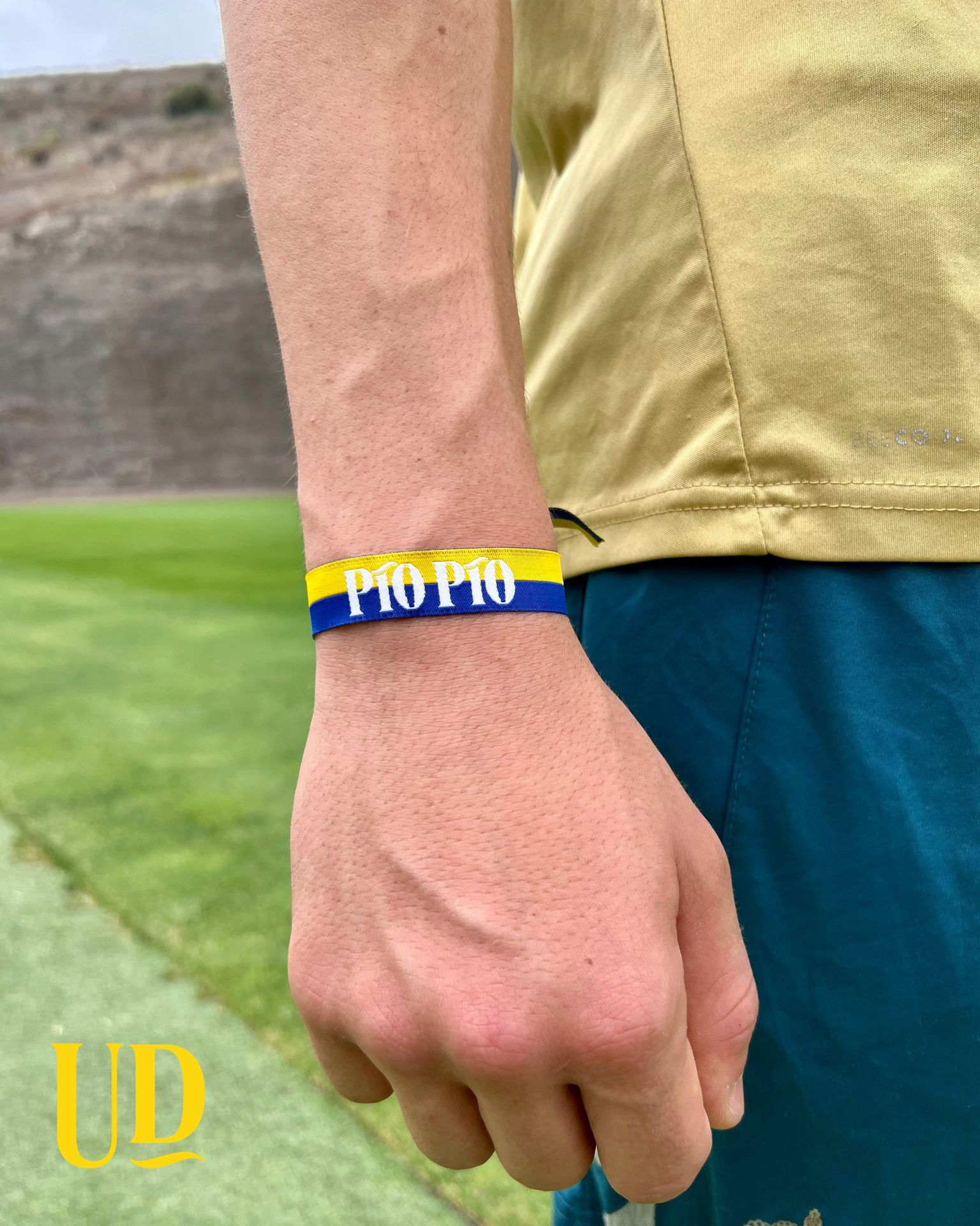La UD Las Palmas aprovecha la campaña de abonados del Tenerife y pone a la venta la pulsera del «sí, quiero»