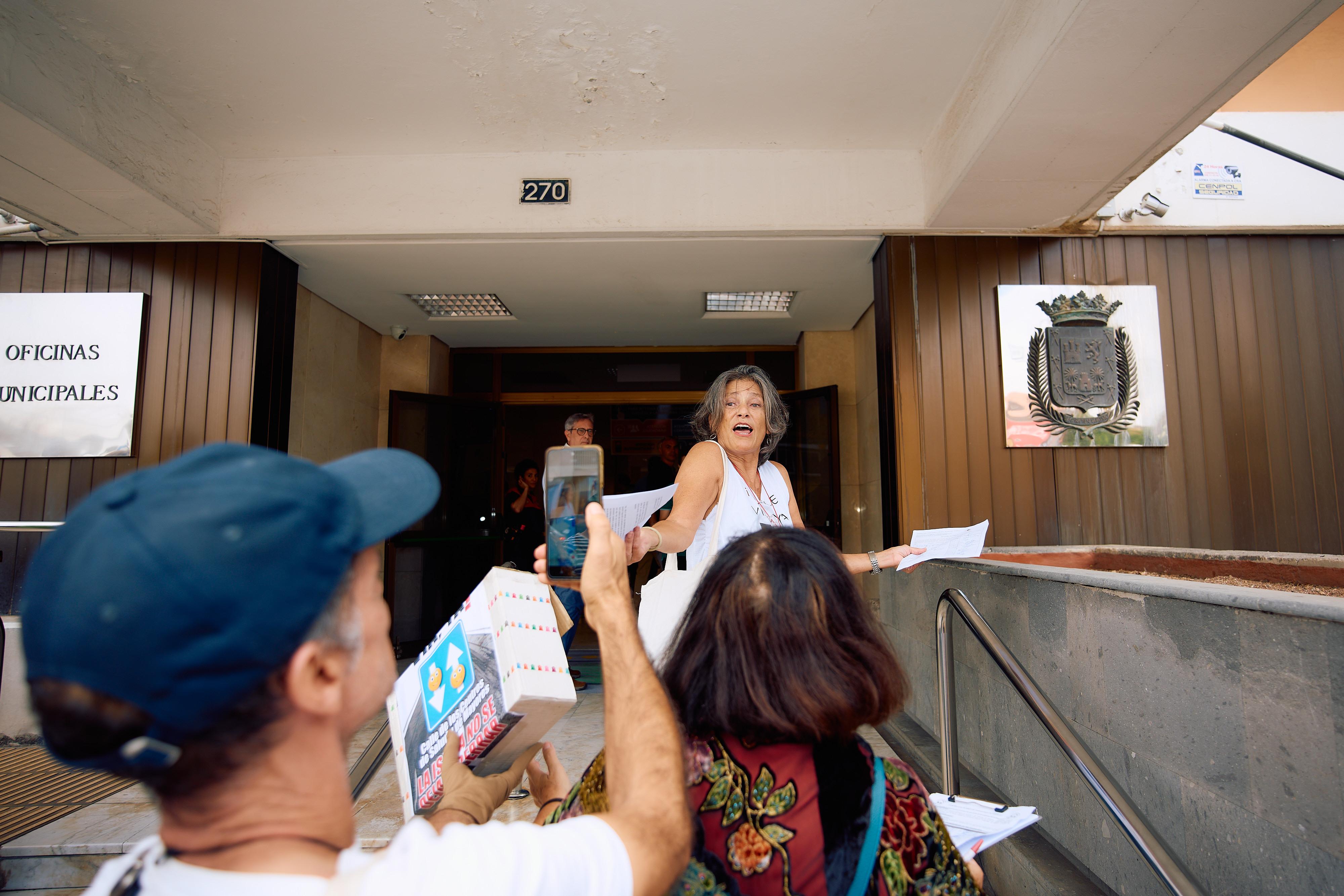 La protesta por la doble vía en la calle Doctor José Guerra, en imágenes