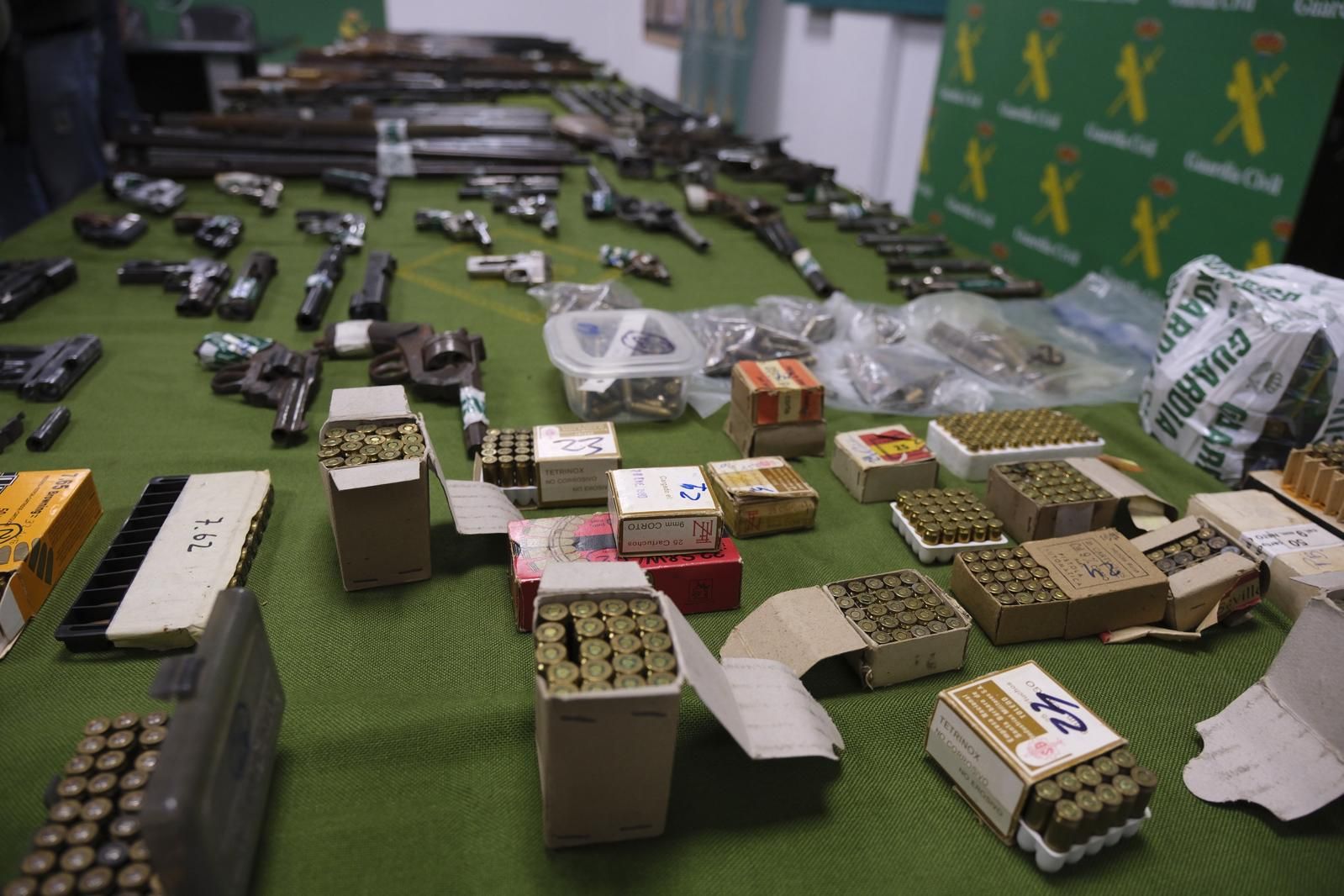 Imágenes del mayor taller ilegal de armas de fuego en Las Palmas