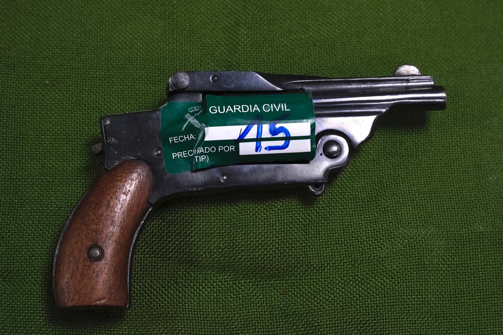 Imágenes del mayor taller ilegal de armas de fuego en Las Palmas