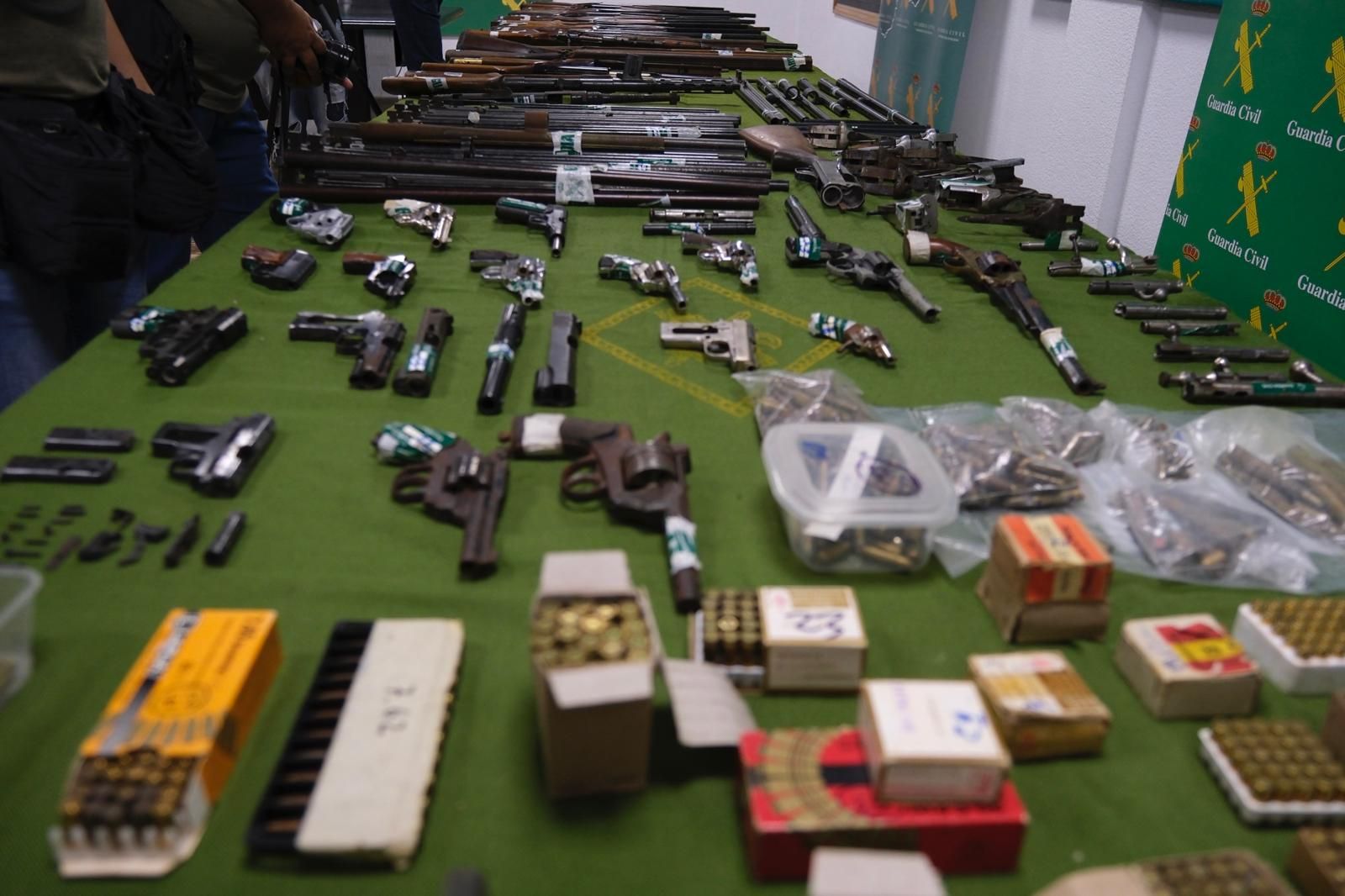Imágenes del mayor taller ilegal de armas de fuego en Las Palmas