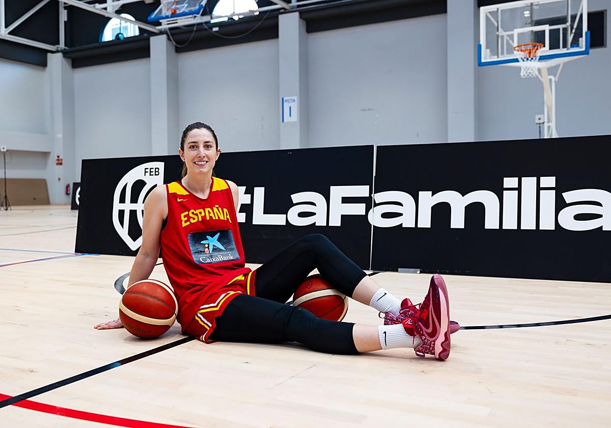 Leonor Rodríguez posa tras un entrenamiento con España.