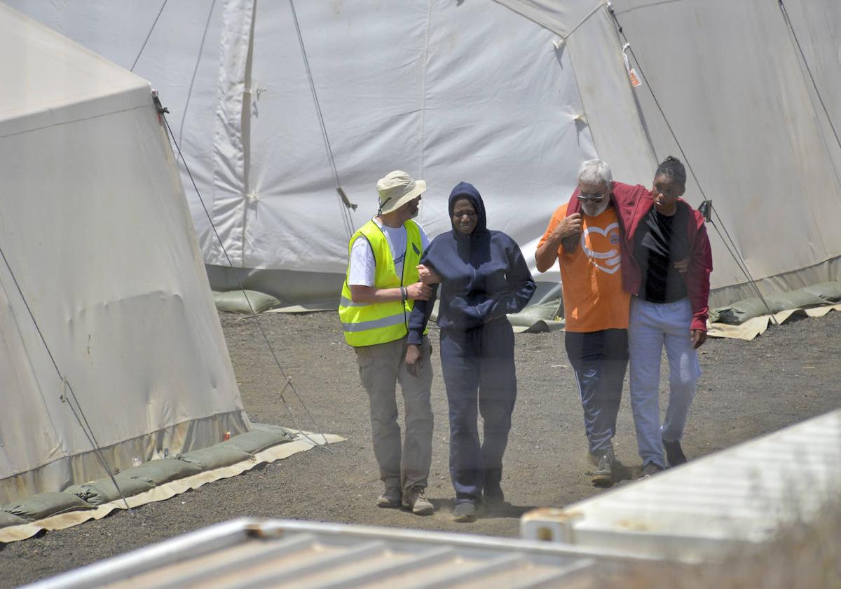 Imagen de migrantes que llegaron este sábado a El Hierro.