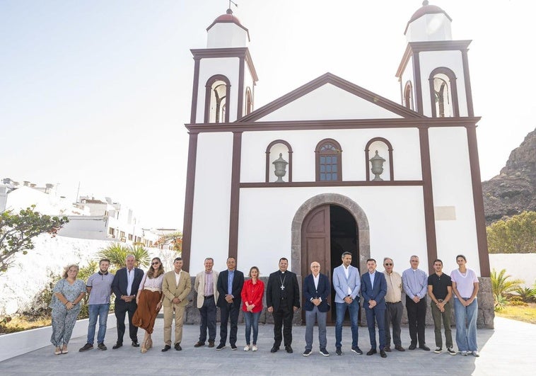 Imagen de familia de la visita realizada a la ermita de Las Nieves.