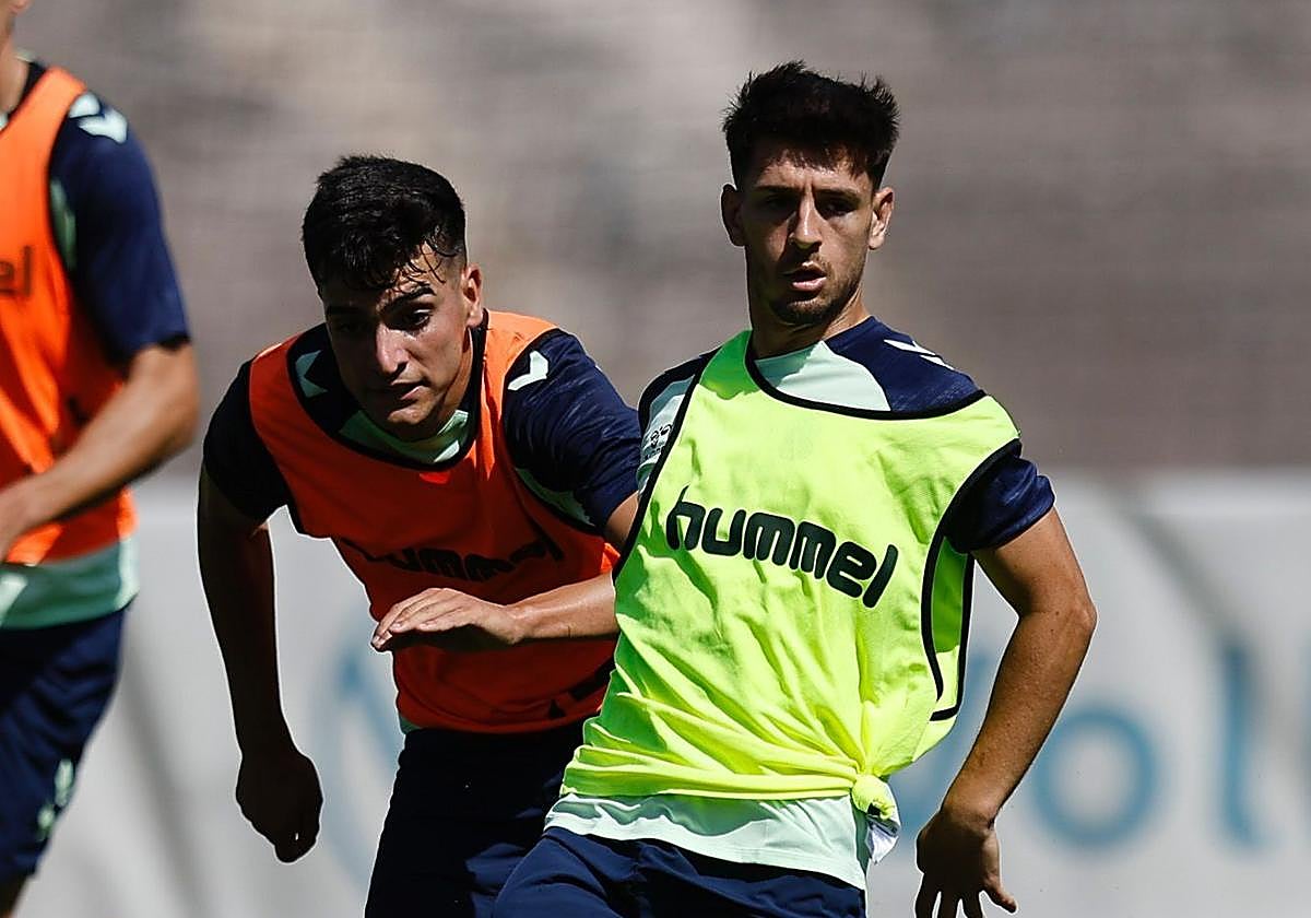 La UD Las Palmas presenta al centrocampista Iván Gil