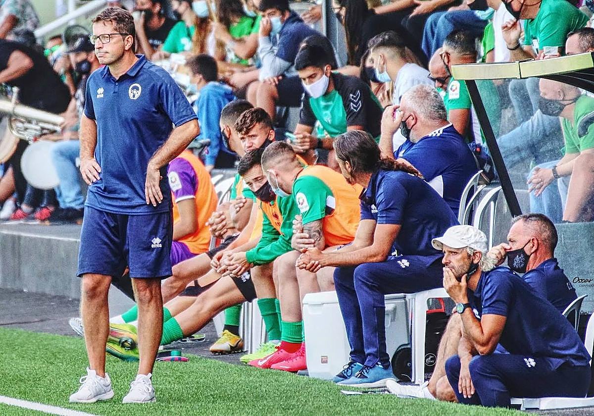 Jorge Muñoz, en su etapa como entrenador del Atlético Paso.