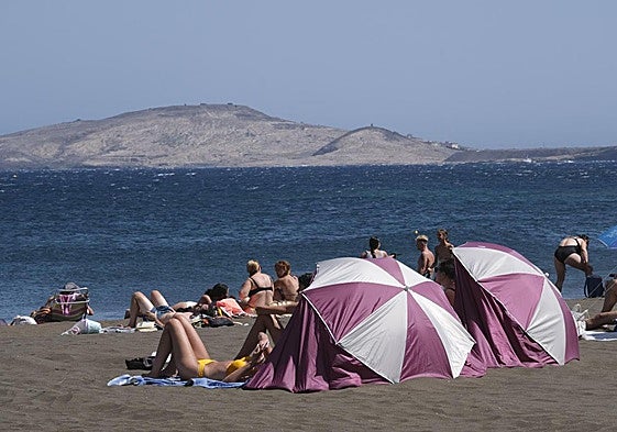 La playa, de los mejores refugios para sobrellevar el calor.