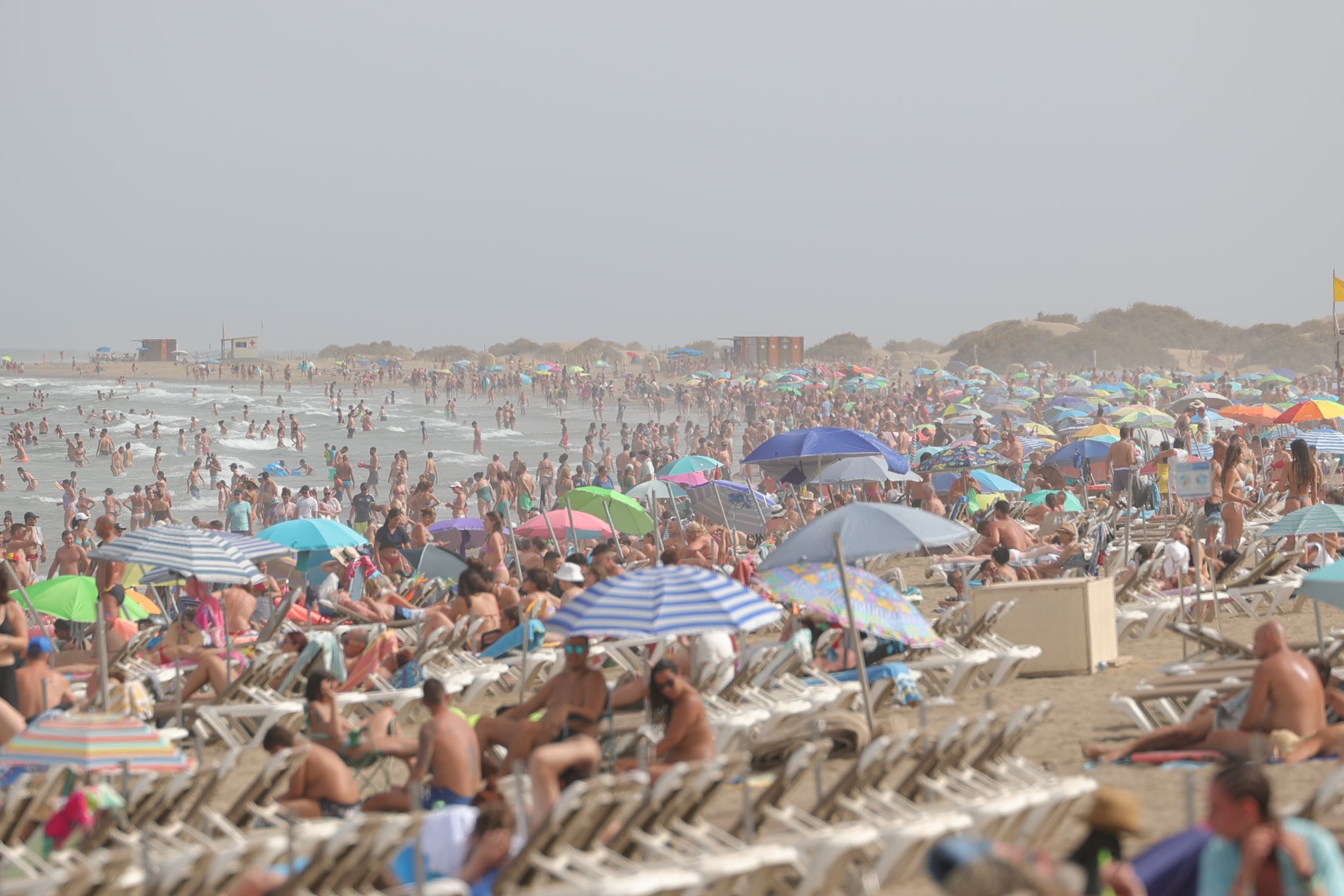 Las playas del sur, abarrotadas por el calor