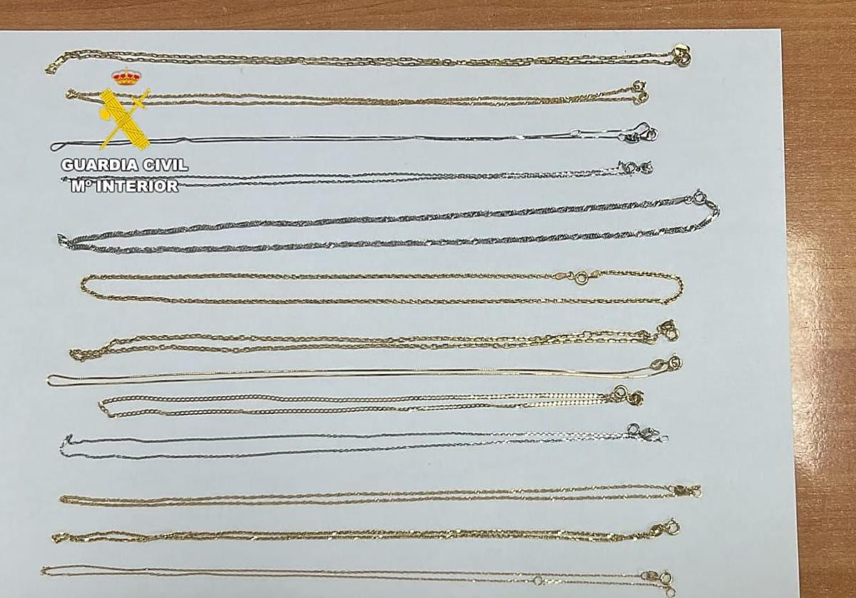 Las joyas recuperadas por la Guardia Civil.