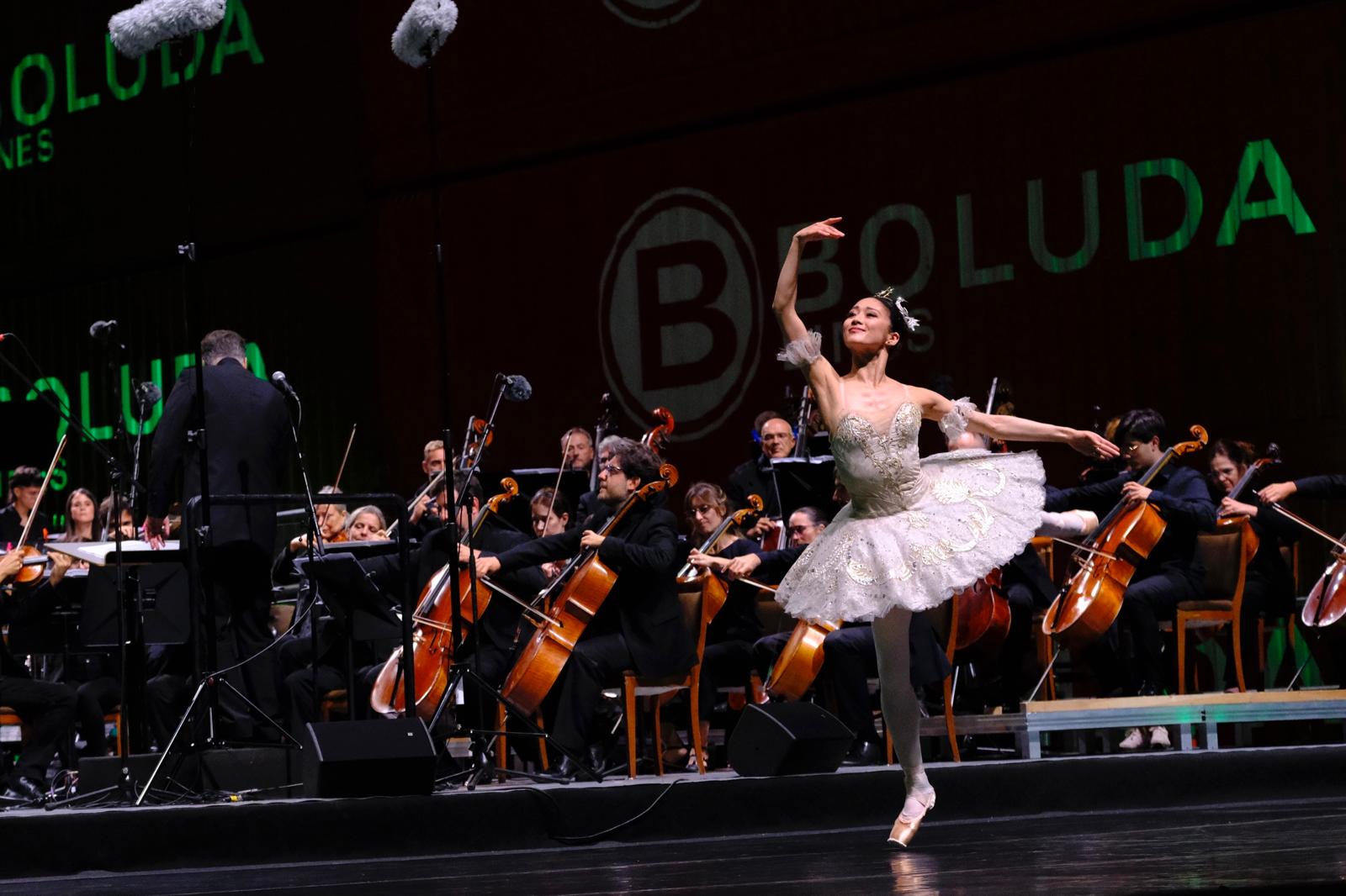 Música y danza a la luz de la noche y el mar