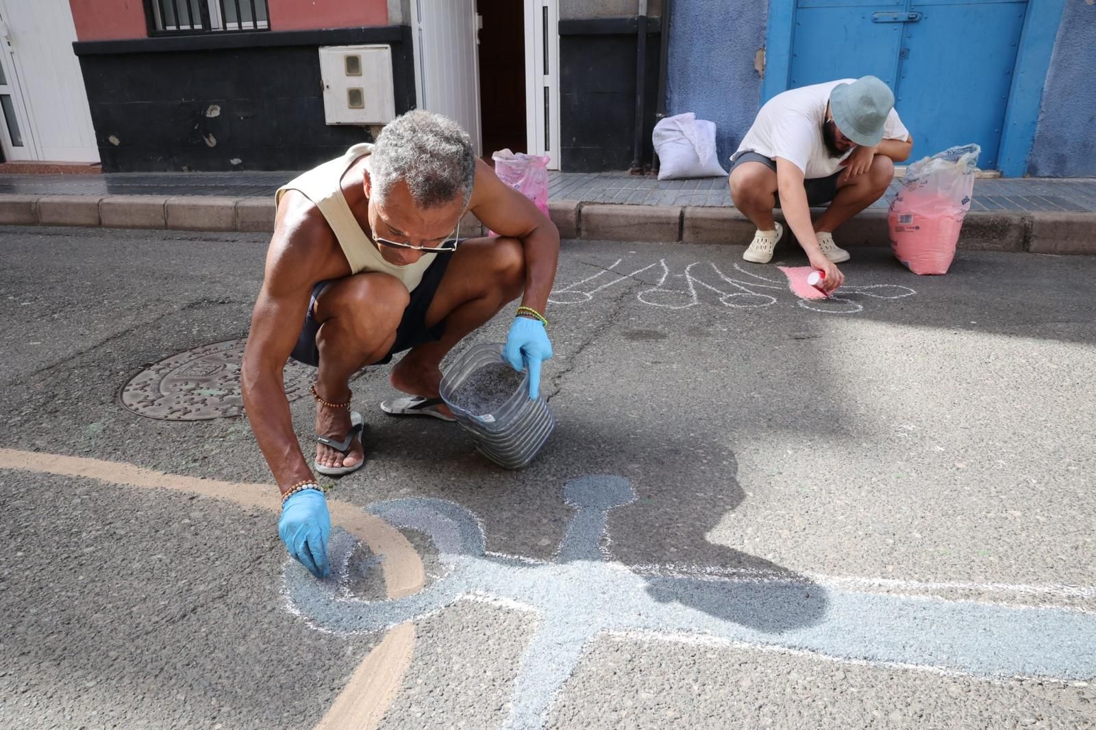 Tradición y color en forma de alfombras por las fiestas del Carmen