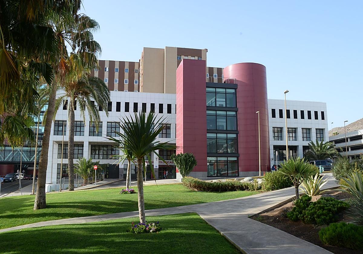 Imagen de archivo de la fachada del hospital Materno-Infantil.