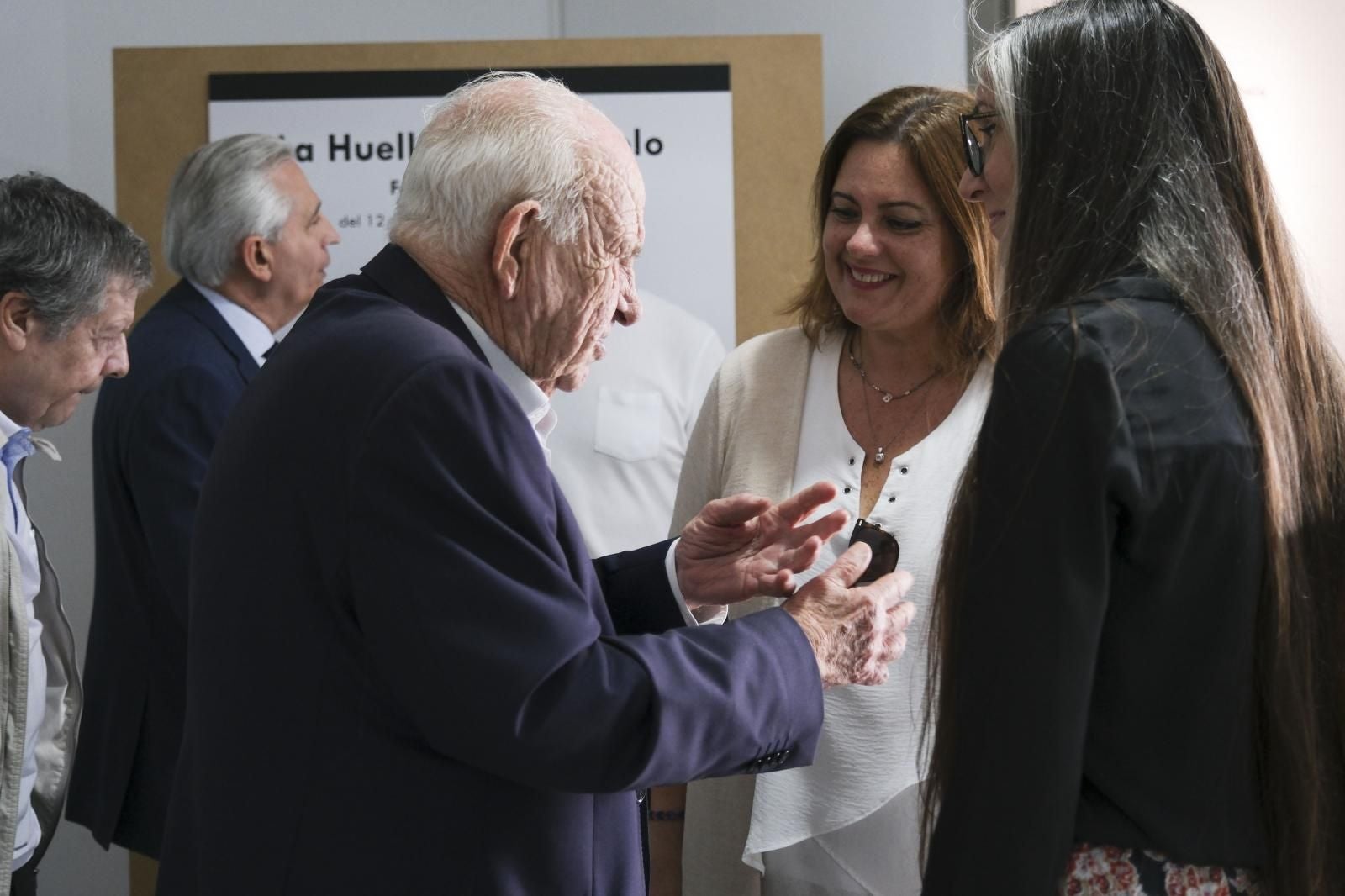 Numerosas personalidades asistieron al acto.