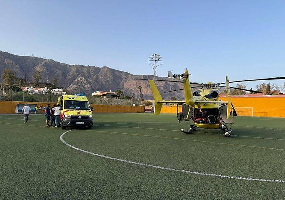 Un helicóptero del SUC trasladó al motorista de la GC-65 al Hospital Universitario Insular de Gran Canaria..
