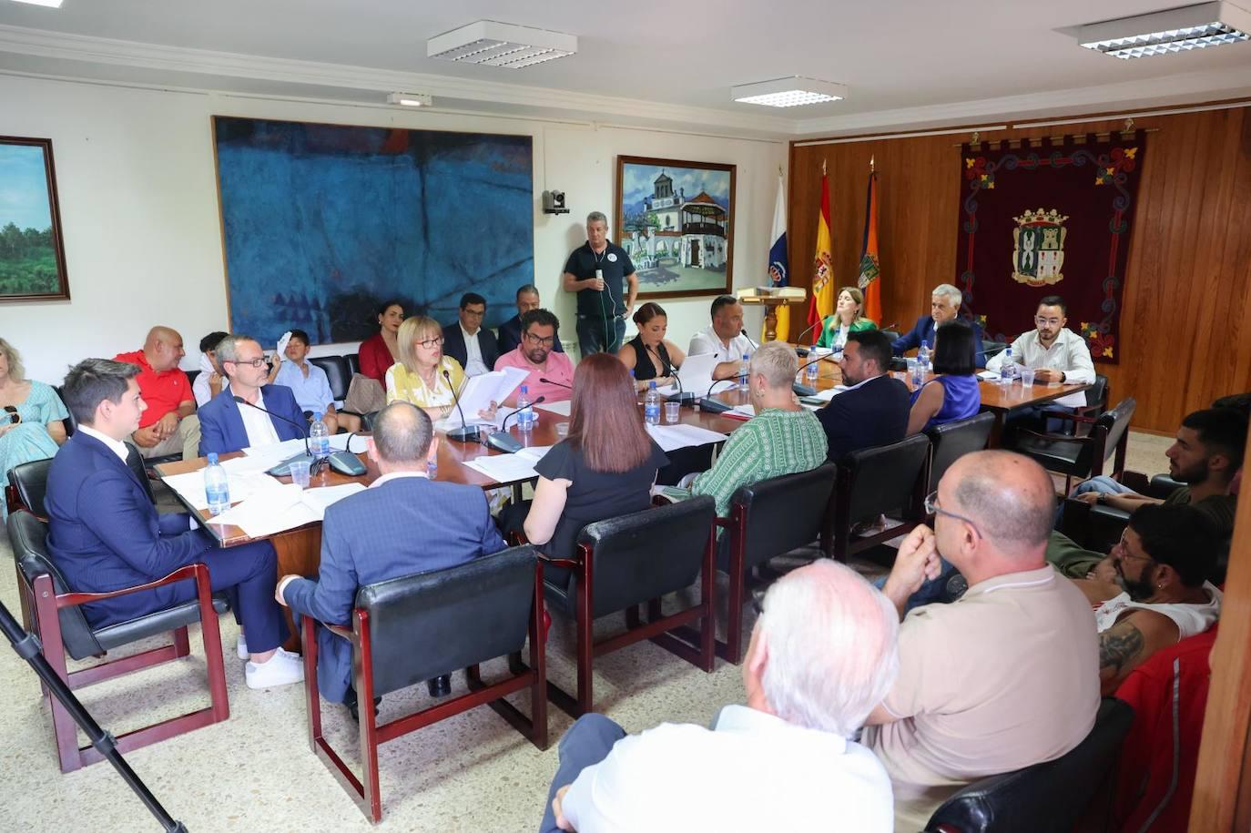 La moción de censura de San Mateo, en imágenes