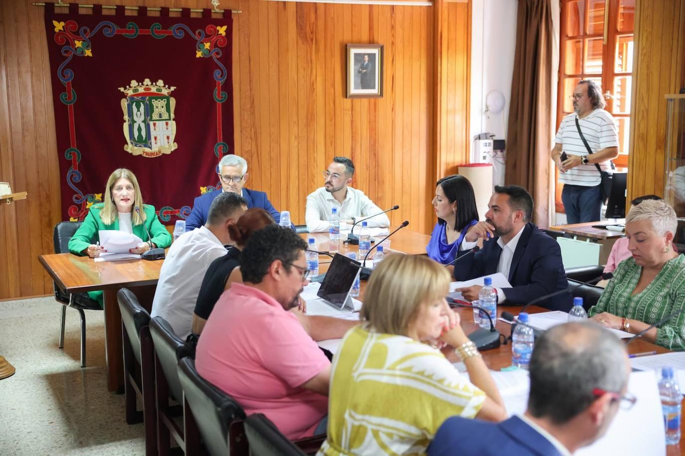 La moción de censura de San Mateo, en imágenes