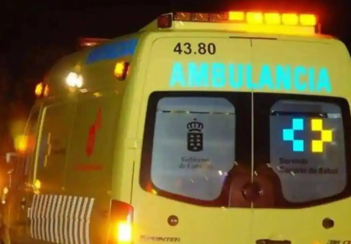 Una ambulancia del SUC tuvo que trasladar a la víctima al hospital.