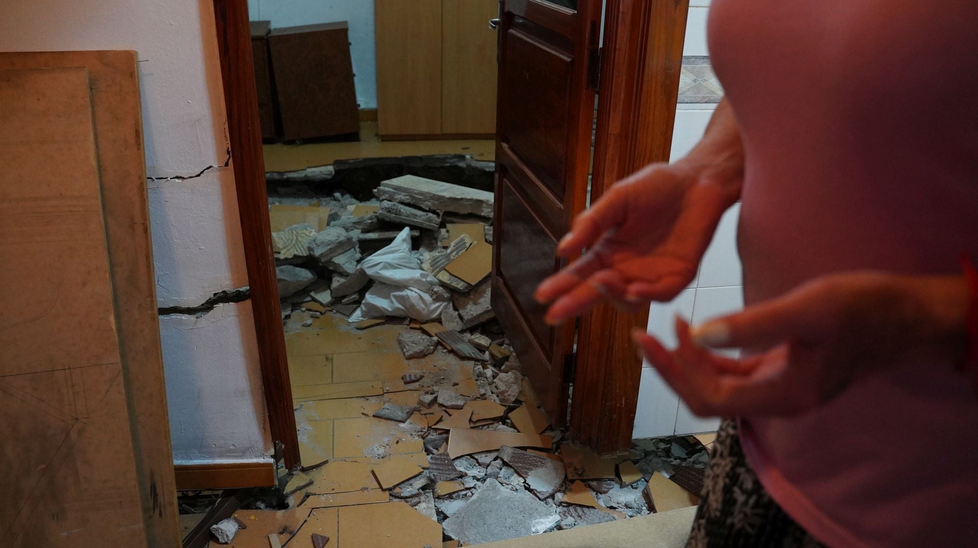 Vecina de Schamann pide ayuda para el problema de hundimiento de su casa