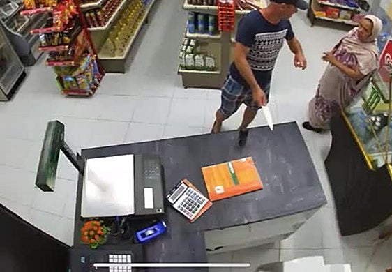 Robo con violencia en grado de tentantiva en Vecindario.