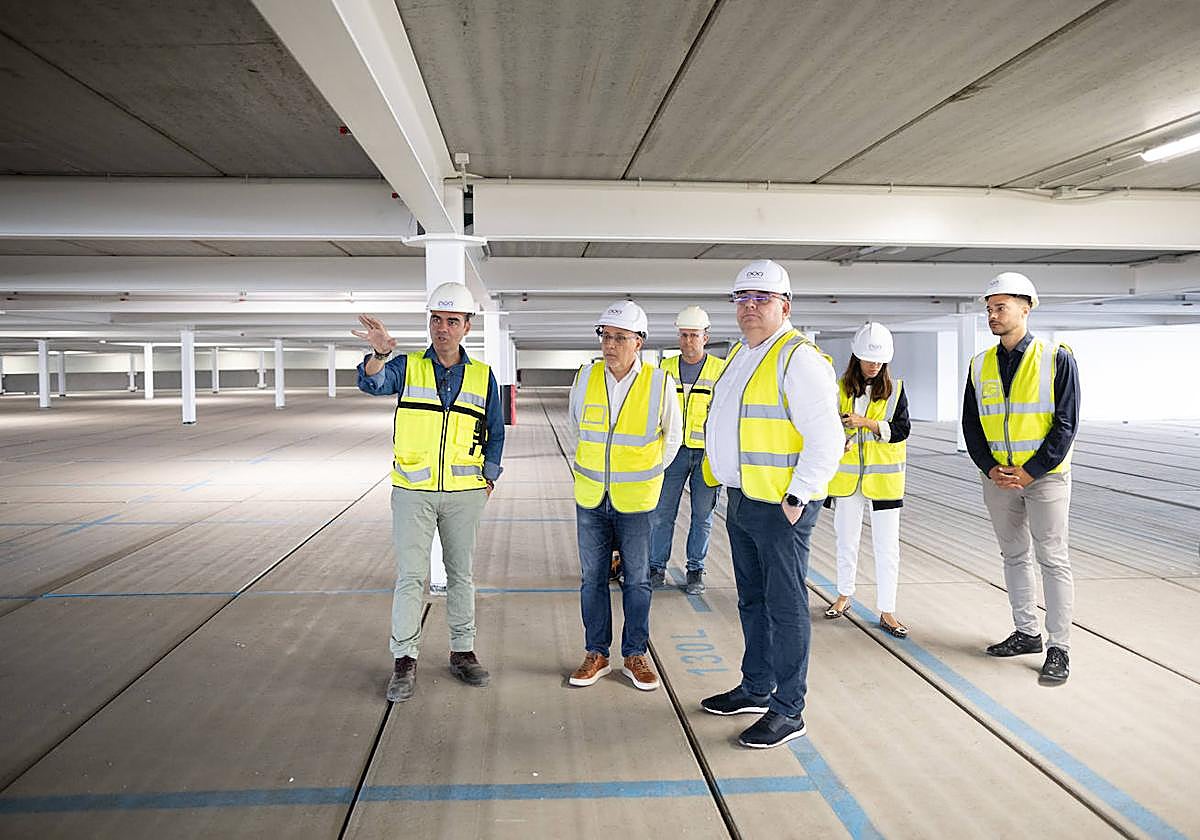 Antonio Morales durante su visita a la nueva Autoterminal de Domingo Alonso Group.