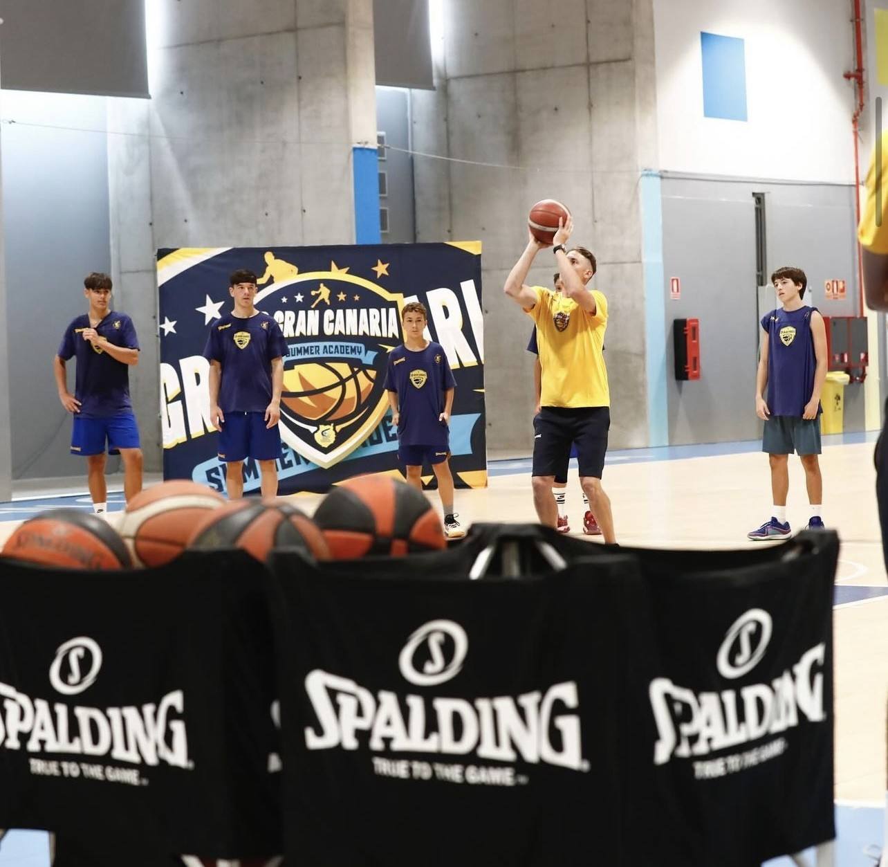 Jaycee Carroll durante una sesión de tiro en el campus
