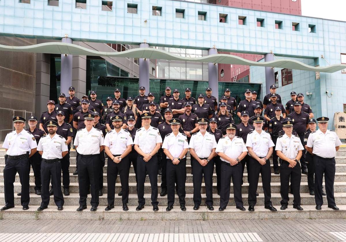 Los nuevos agentes de La Jefatura Superior de la Policía de Canarias.