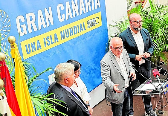 Una isla espejo del mundo