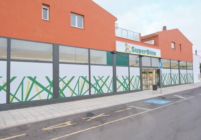 Fachada de SuperDino Matorral, en Fuerteventura.