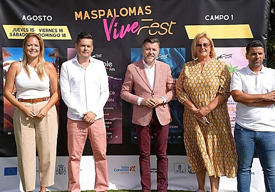 En la presentación del evento, Yilenia Vega, Damián Almeida, Teodoro Sosa, Elena Álamo y Samuel Henríquez.