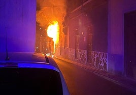 Imagen del incendio en una vivienda tererera en Telde.