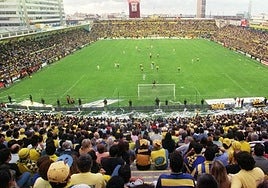 El Estadio Insular: del balón a la purpurina