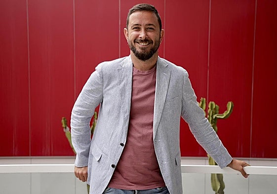 Jonathan Santana posa en la sede de CANARIAS7 tras la entrevista.