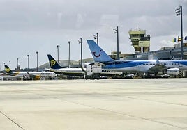 Imagen de aviones en el aeropuerto de Gran Canaria.