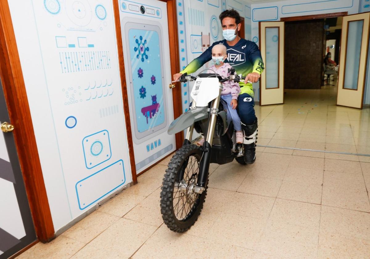 Una vuelta en moto para sacar sonrisas a los niños con cáncer