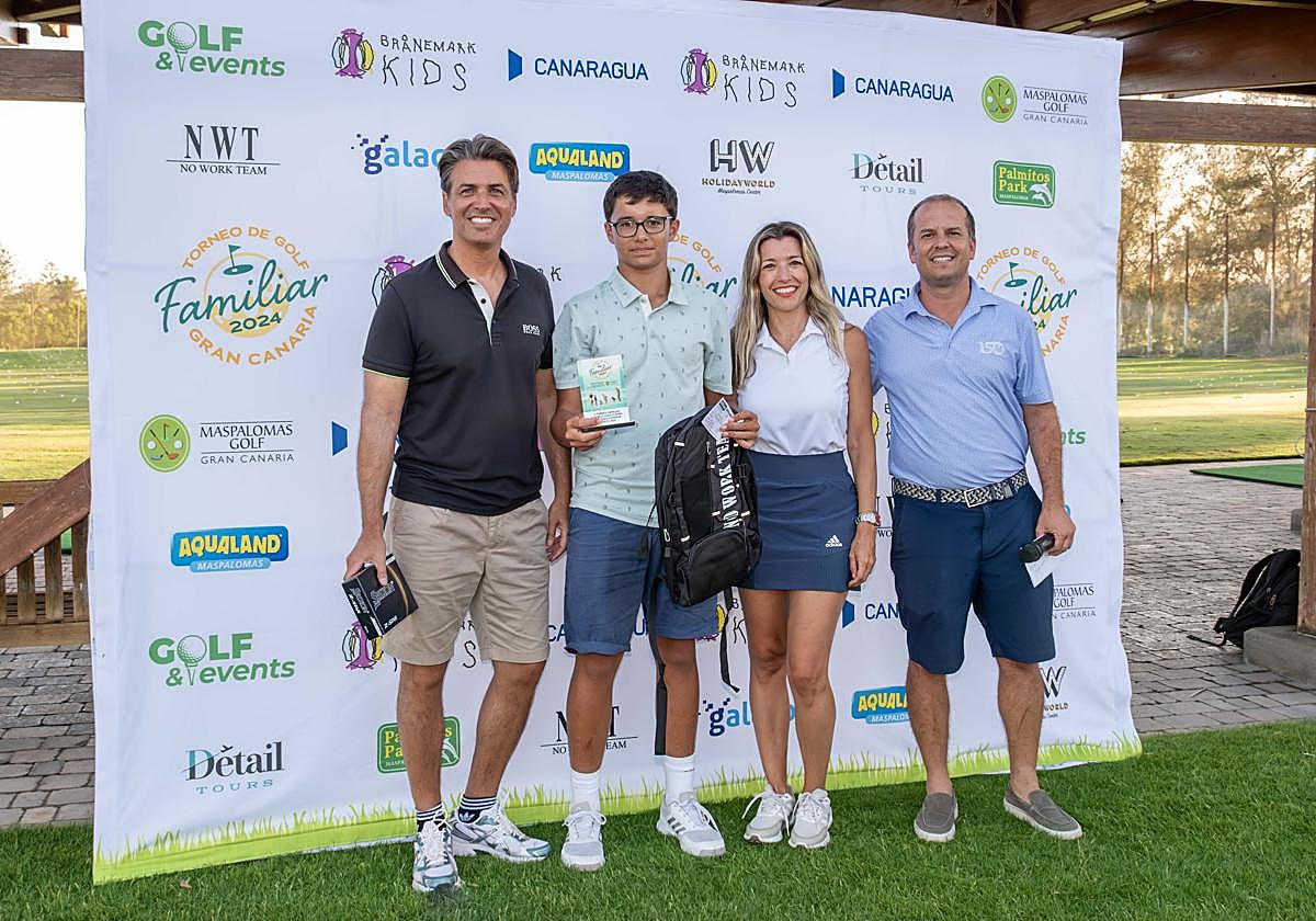 Foto de familia de los ganadores de la Categoría 1 del Torneo Familiar en el Maspalomas Golf.