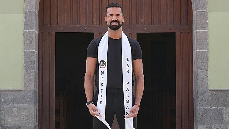 Kevin Matas en la plaza de San Rafael, en Vecindario.