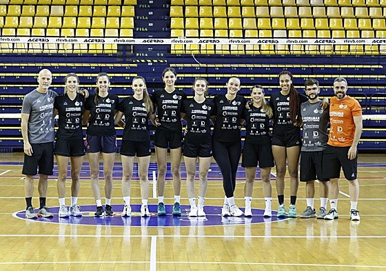 Grupo de jugadoras que comenzó este lunes en el CID la pretemporada