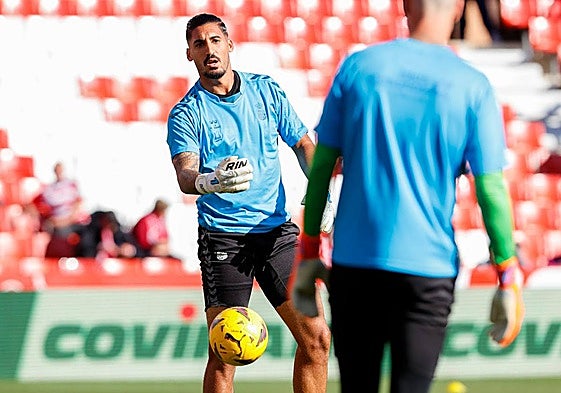 Álvaro Valles, durante un calentamiento.