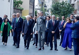 El paseo de Felipe VI por Vegueta, en imágenes