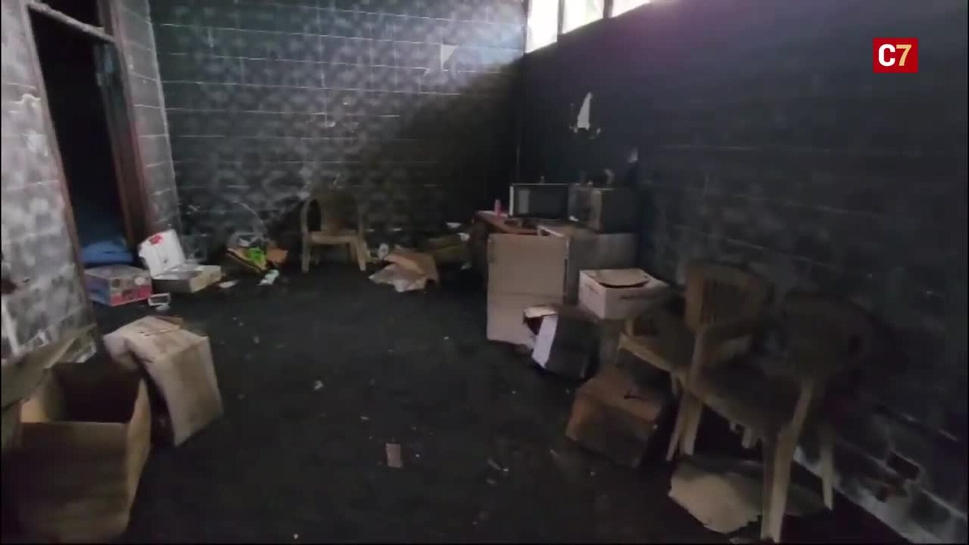 El cementerio de Las Manchas, con las heridas aún abiertas por el volcán