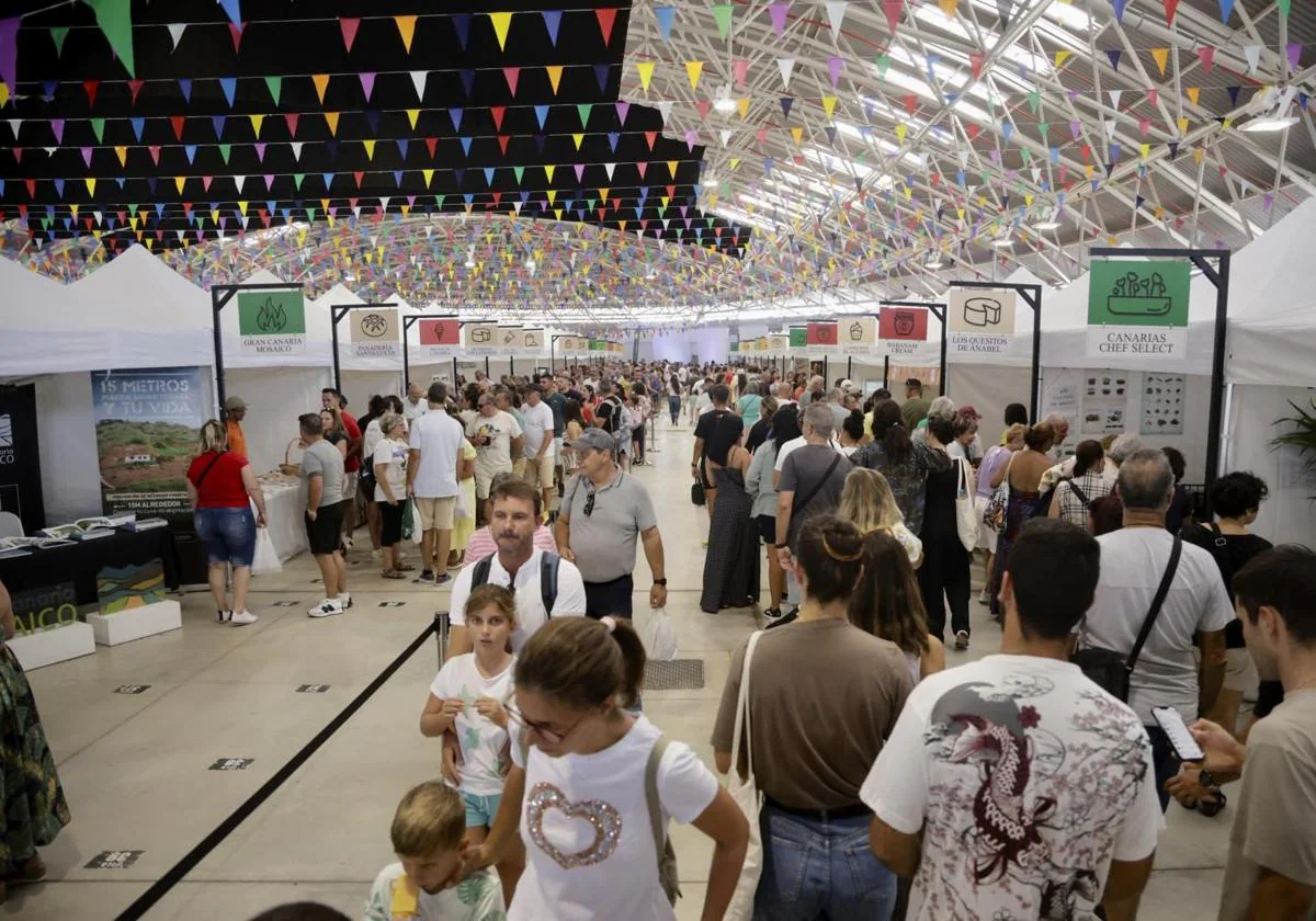 Asistentes a la Feria Km.0 el pasado sábado.