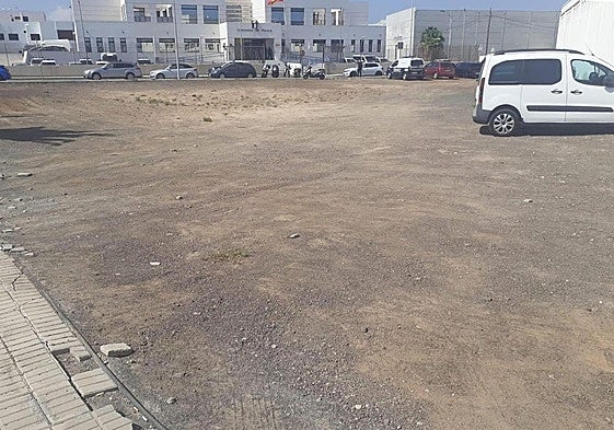 Vista de la parcela donde se prevé poner una gasolinera.