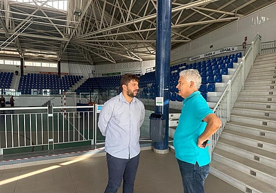 Autoridades sureñas en el pabellón.