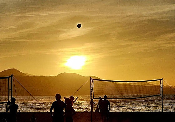 Atardecer soleado en la capital grancanaria.