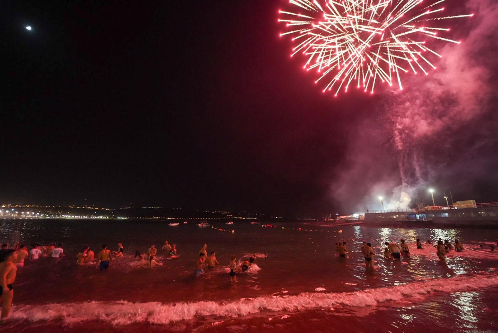 El chapuzón de La Naval, en imágenes