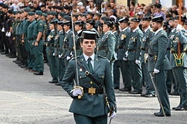 Momento del desfile de la Guardia Civil