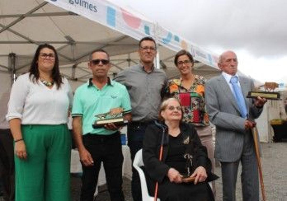 Imagen principal - Agüimes rinde homenaje a los hombres y mujeres del sector primario