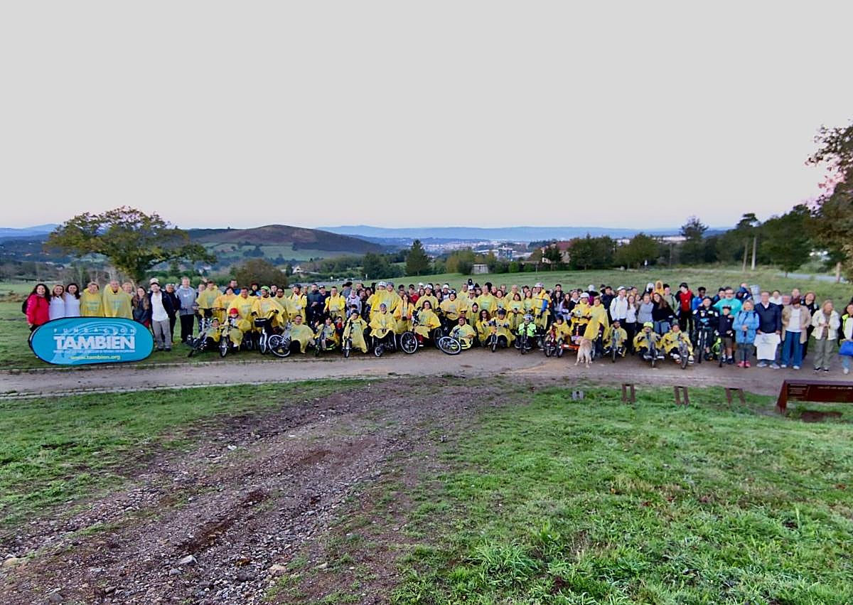Imagen secundaria 1 - La octava edición del Camino de los Valores llega a su fin con una sonora ovación en la plaza del Obradoiro