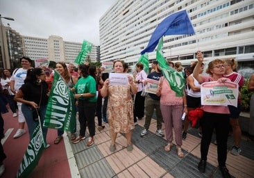 Sindicatos y docentes protestan por la implantación de la FP Dual